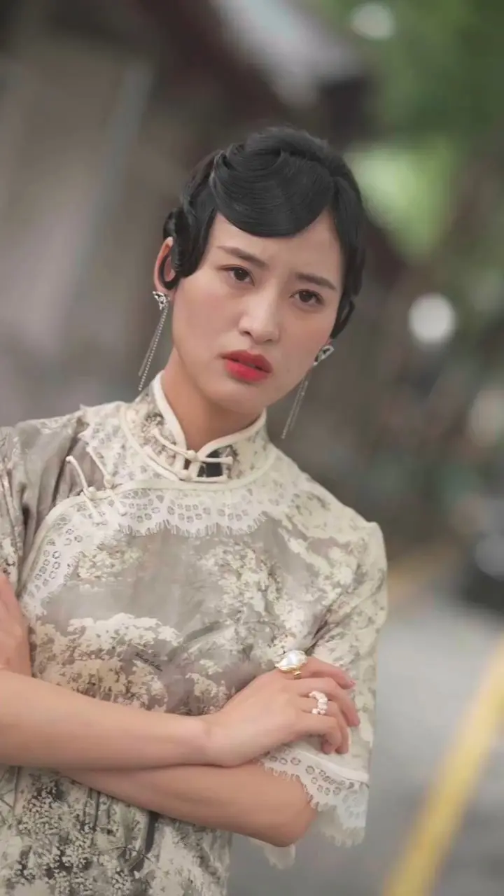 透视狂医混都市 海报